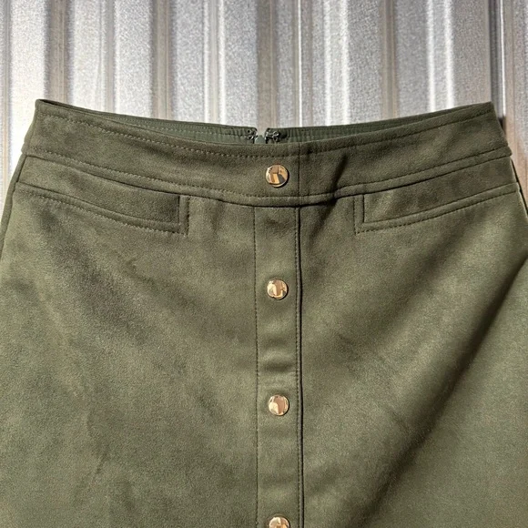 LOFT Olive Green Faux Suede Button-Down Mini Skirt, size 2, Holiday Party - Picture 9 of 9